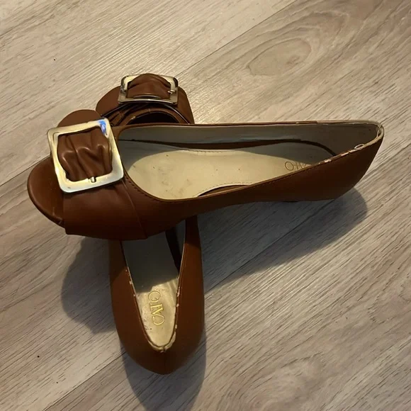 Shoes - Picture 7 of 9